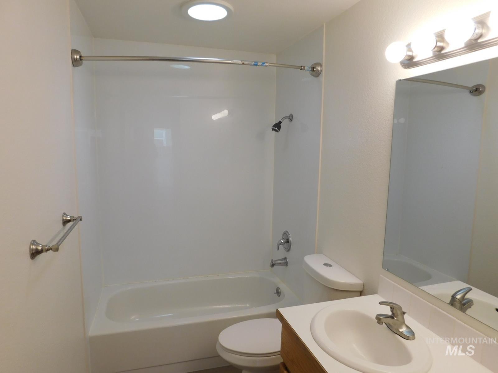 6996 W GILLIS, Boise, Idaho 83714, 2 Bedrooms, 1 Bathroom, Residential For Sale, Price $394,900, 98982699