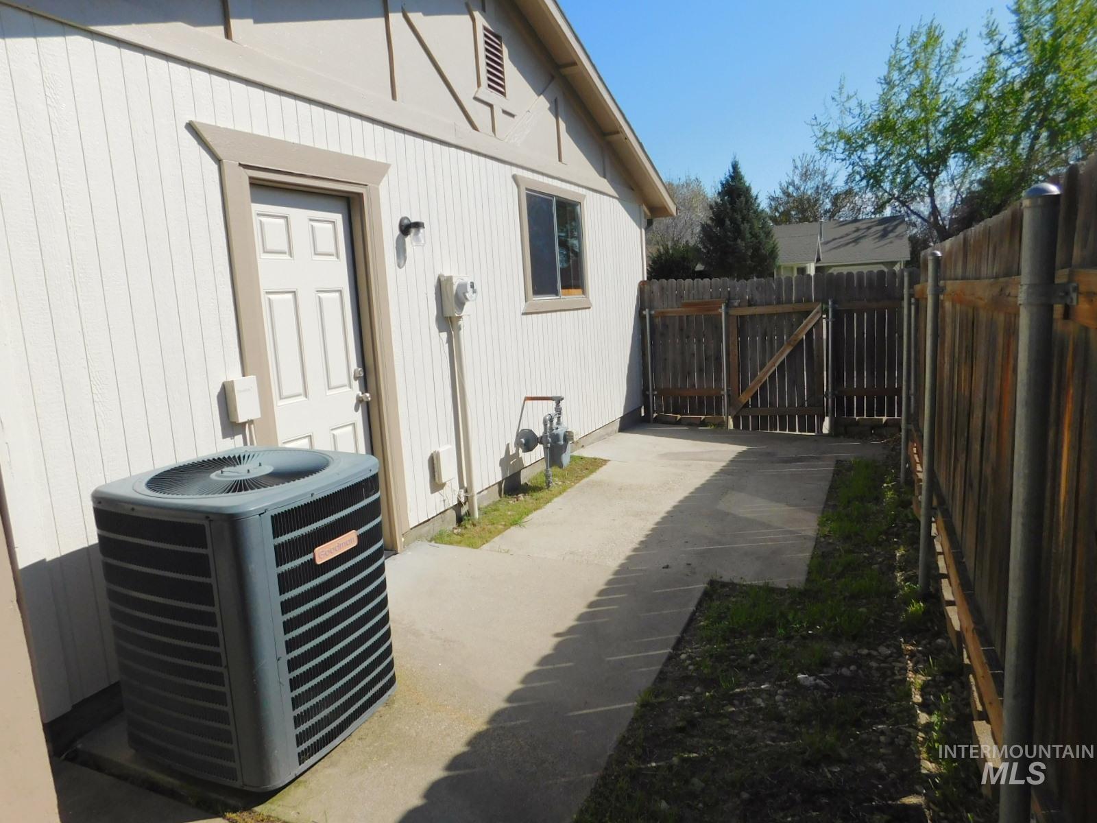 6996 W GILLIS, Boise, Idaho 83714, 2 Bedrooms, 1 Bathroom, Residential For Sale, Price $394,900, 98982699