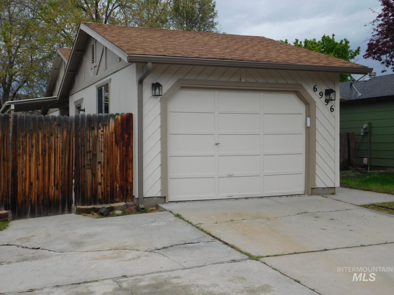 6996 W GILLIS, Boise, Idaho 83714, 2 Bedrooms, 1 Bathroom, Residential For Sale, Price $394,900, 98982699
