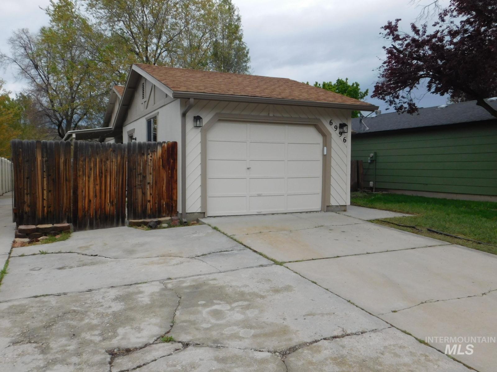 6996 W GILLIS, Boise, Idaho 83714, 2 Bedrooms, 1 Bathroom, Residential For Sale, Price $410,000, 98982699