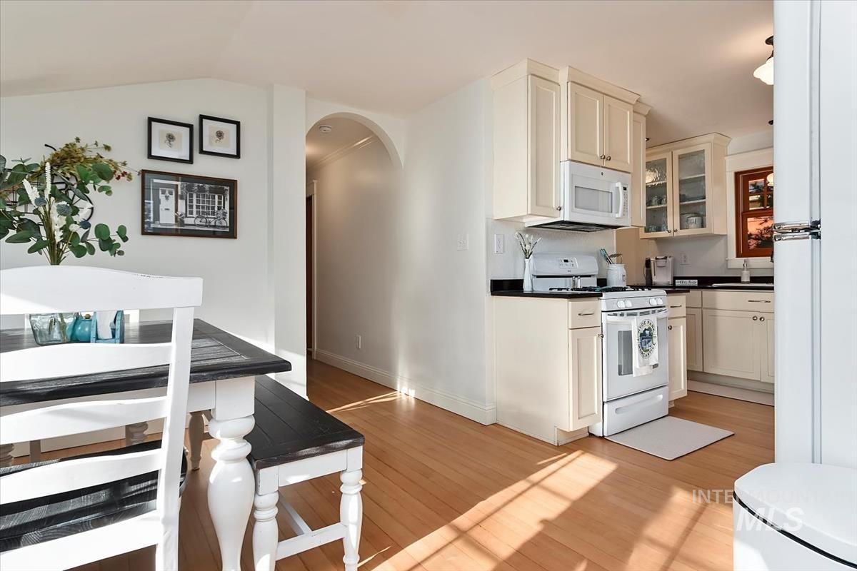 1212 N 13th St, Boise, Idaho 83702-4115, 3 Bedrooms, 2.5 Bathrooms, Residential For Sale, Price $849,000,MLS 98982710