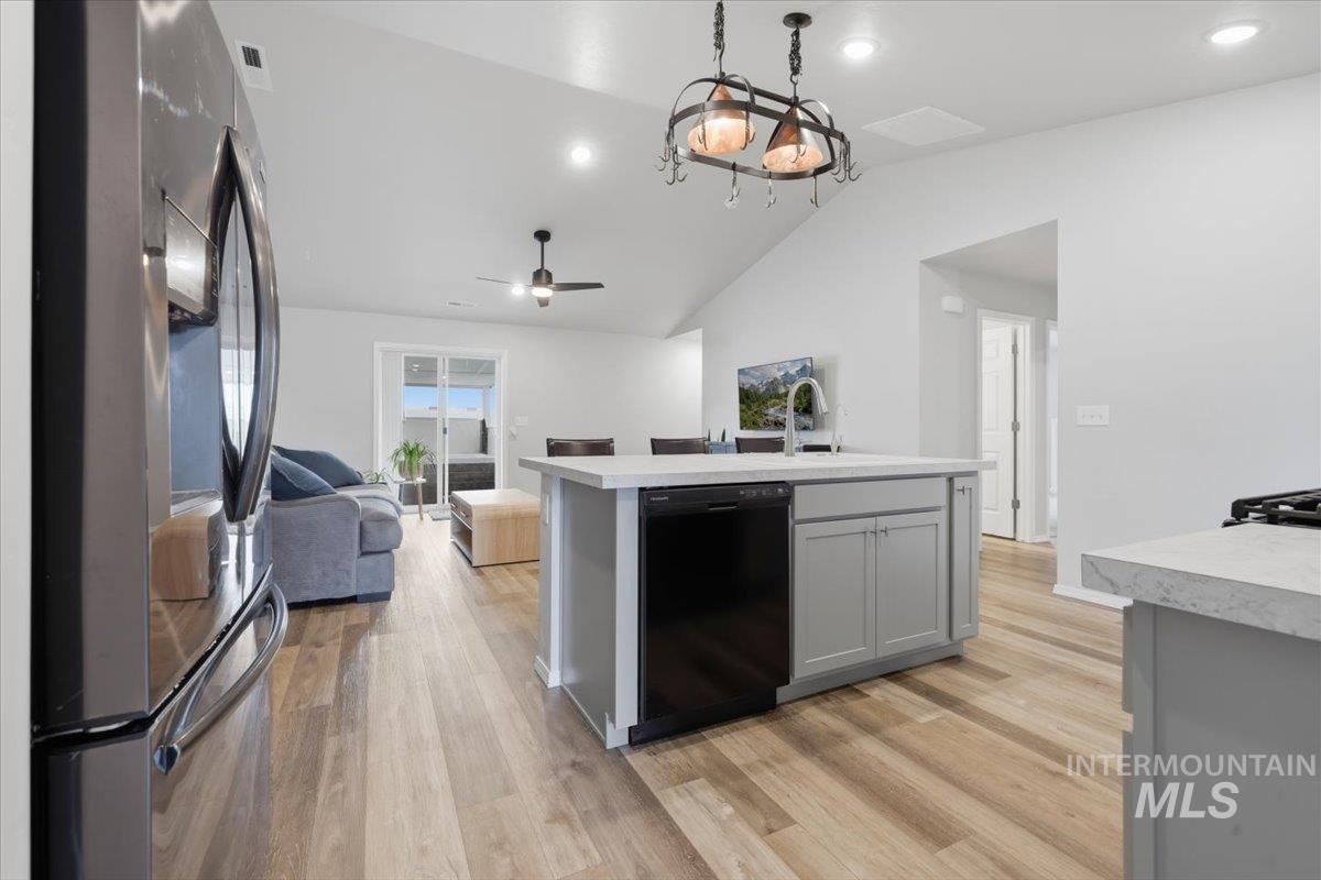 19396 Susquehanna Way, Caldwell, Idaho 83605, 3 Bedrooms, 2 Bathrooms, Residential For Sale, Price $379,900, 98982718