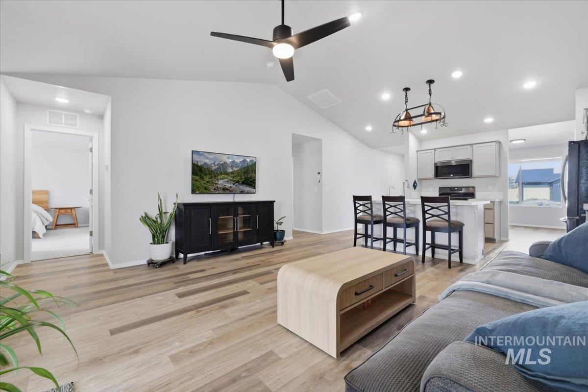 19396 Susquehanna Way, Caldwell, Idaho 83605, 3 Bedrooms, 2 Bathrooms, Residential For Sale, Price $409,900, 98982718