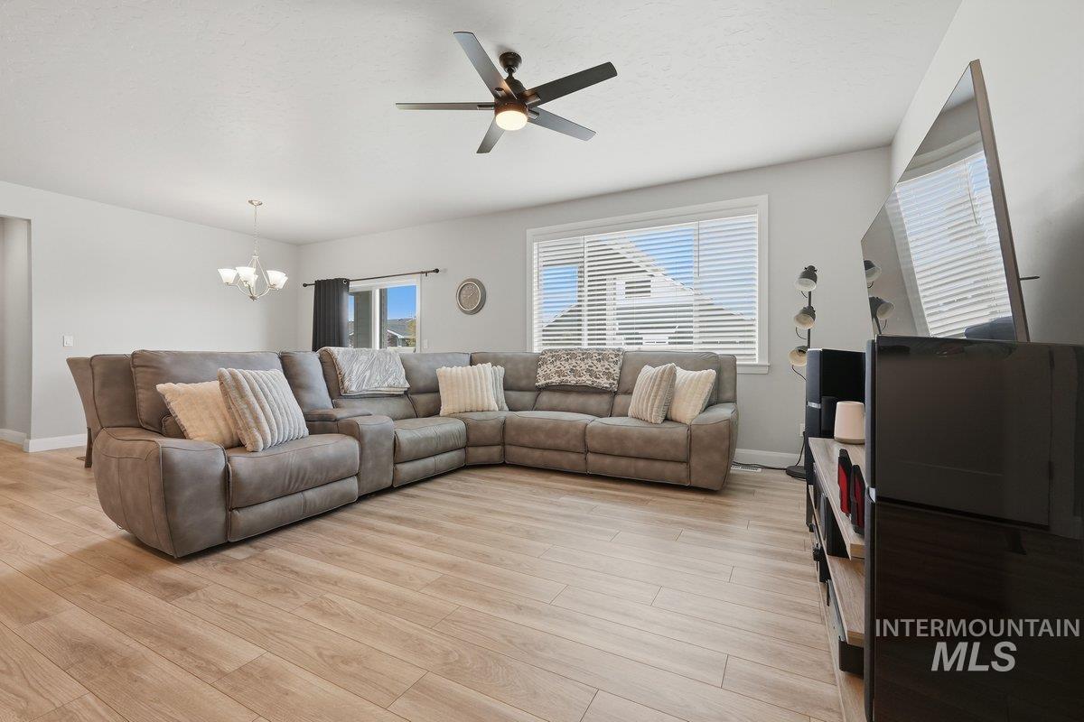 1273 E Fort Erie St, Kuna, Idaho 83634, 3 Bedrooms, 2 Bathrooms, Residential For Sale, Price $458,000, 98982720