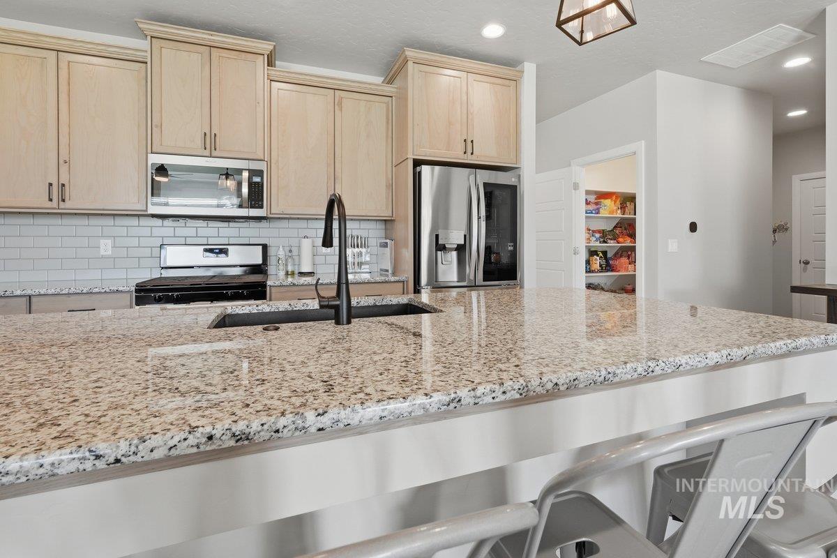 1273 E Fort Erie St, Kuna, Idaho 83634, 3 Bedrooms, 2 Bathrooms, Residential For Sale, Price $458,000, 98982720