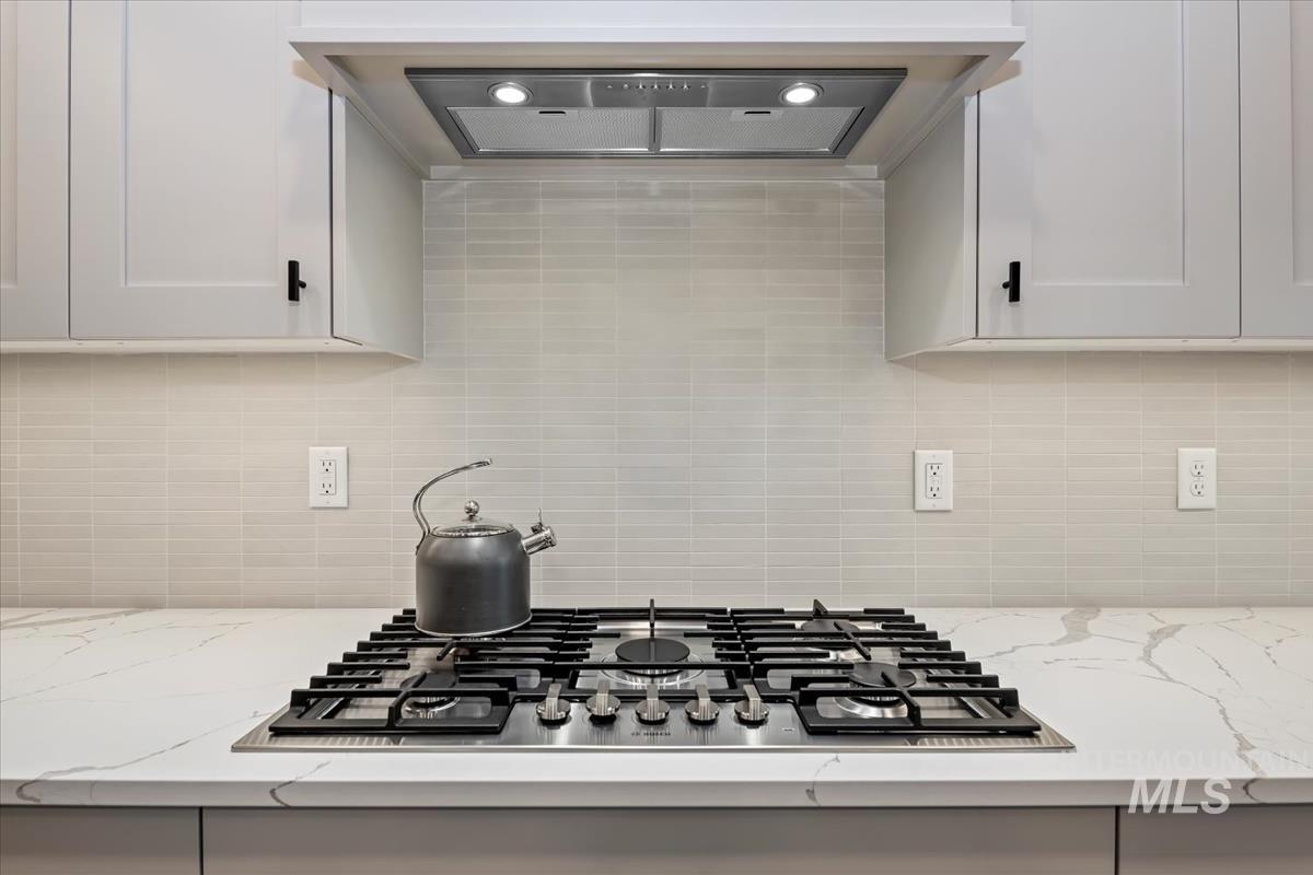 8416 W Meltwater Ln, Eagle, Idaho 83616, 3 Bedrooms, 2 Bathrooms, Residential For Sale, Price $585,000, 98982721