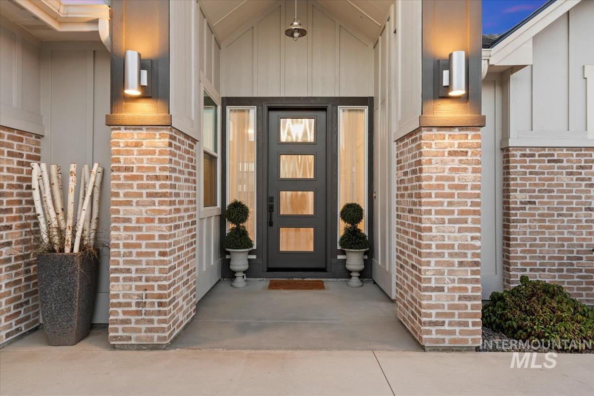 8416 W Meltwater Ln, Eagle, Idaho 83616, 3 Bedrooms, 2 Bathrooms, Residential For Sale, Price $585,000, 98982721