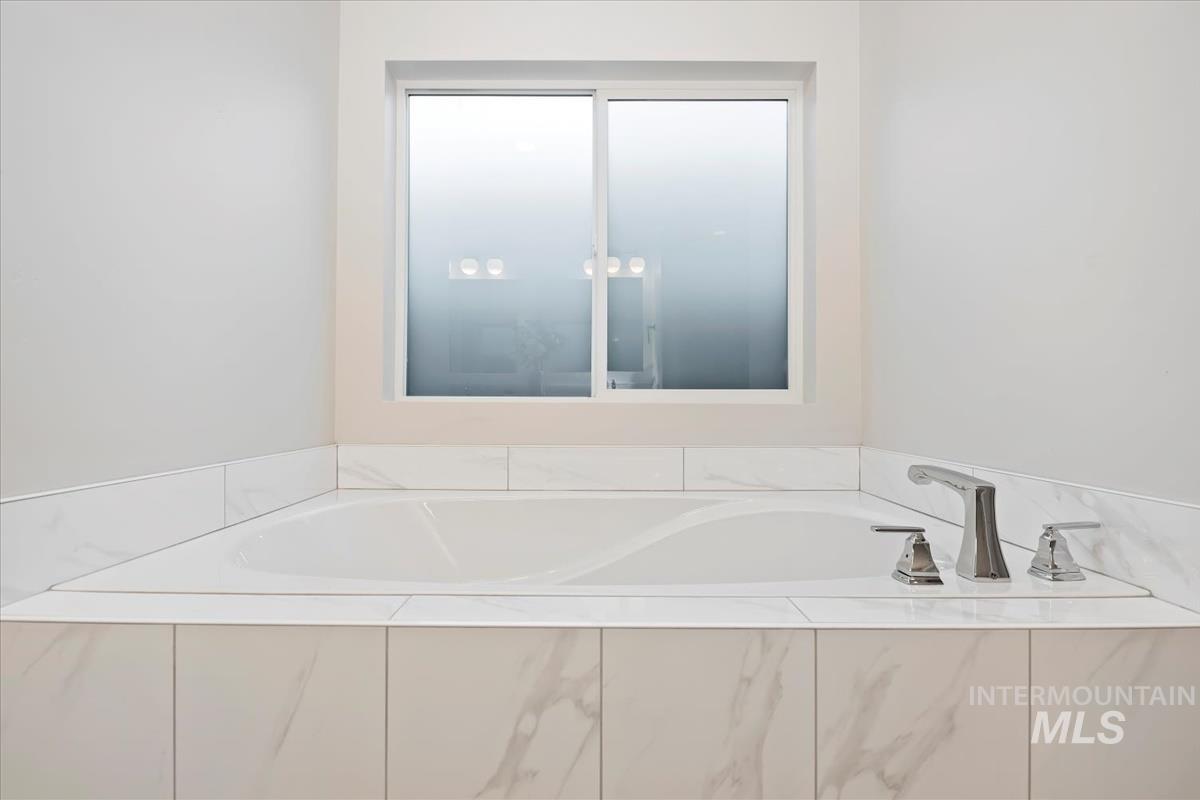 8416 W Meltwater Ln, Eagle, Idaho 83616, 3 Bedrooms, 2 Bathrooms, Residential For Sale, Price $585,000, 98982721