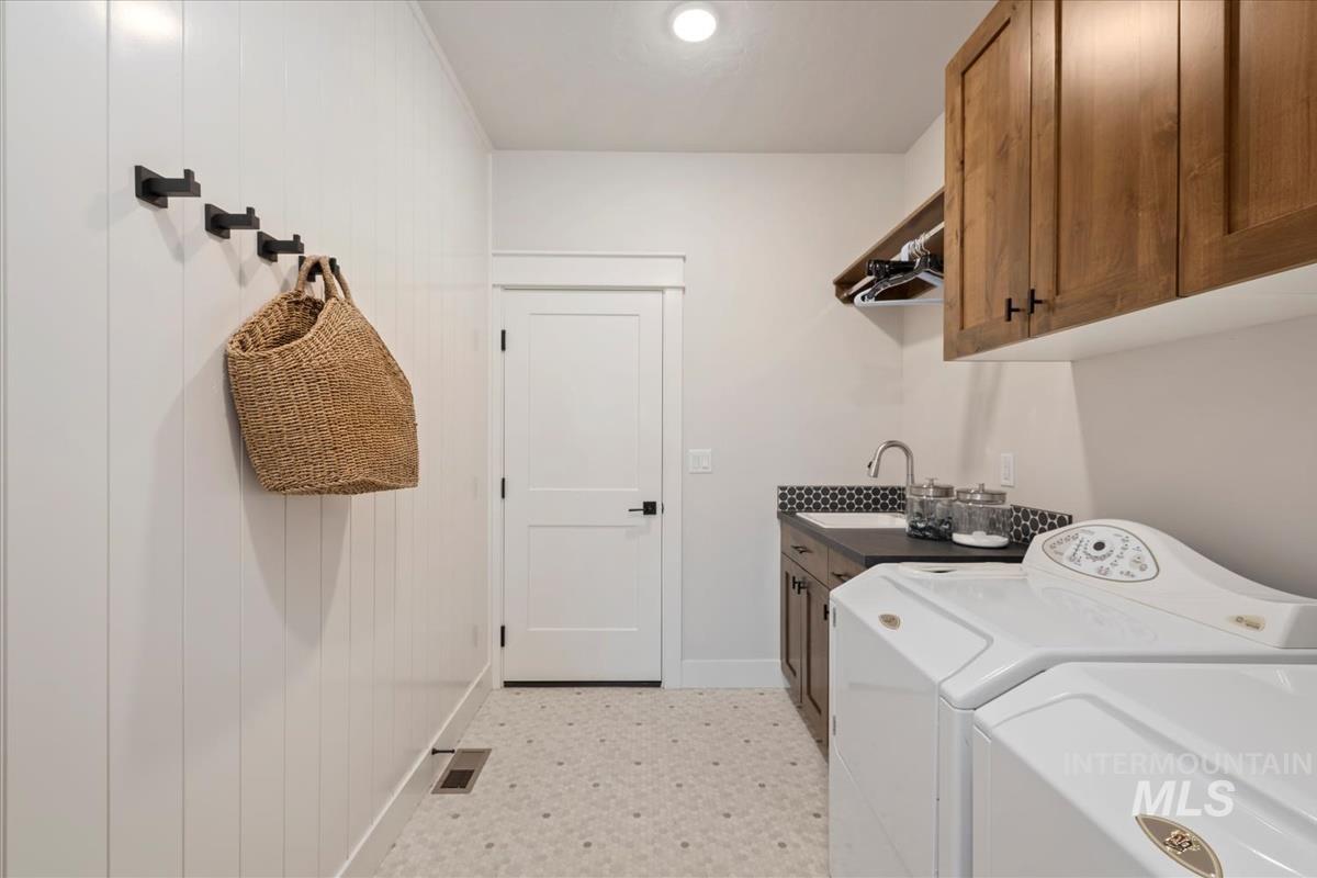 8416 W Meltwater Ln, Eagle, Idaho 83616, 3 Bedrooms, 2 Bathrooms, Residential For Sale, Price $585,000, 98982721