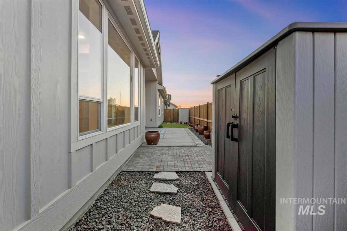 8416 W Meltwater Ln, Eagle, Idaho 83616, 3 Bedrooms, 2 Bathrooms, Residential For Sale, Price $585,000, 98982721