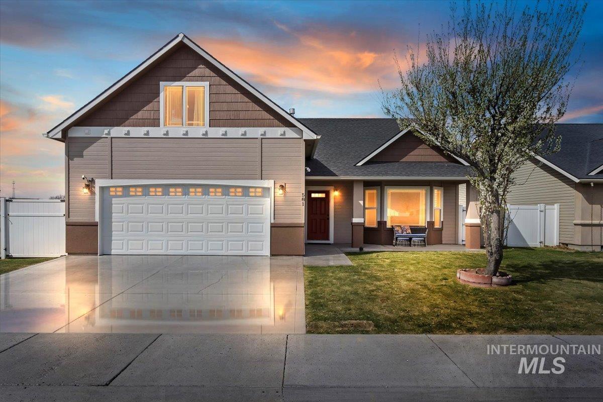 581 Creekside Way, Twin Falls, Idaho 83301, 3 Bedrooms, 2.5 Bathrooms, Residential For Sale, Price $395,000, 98982723