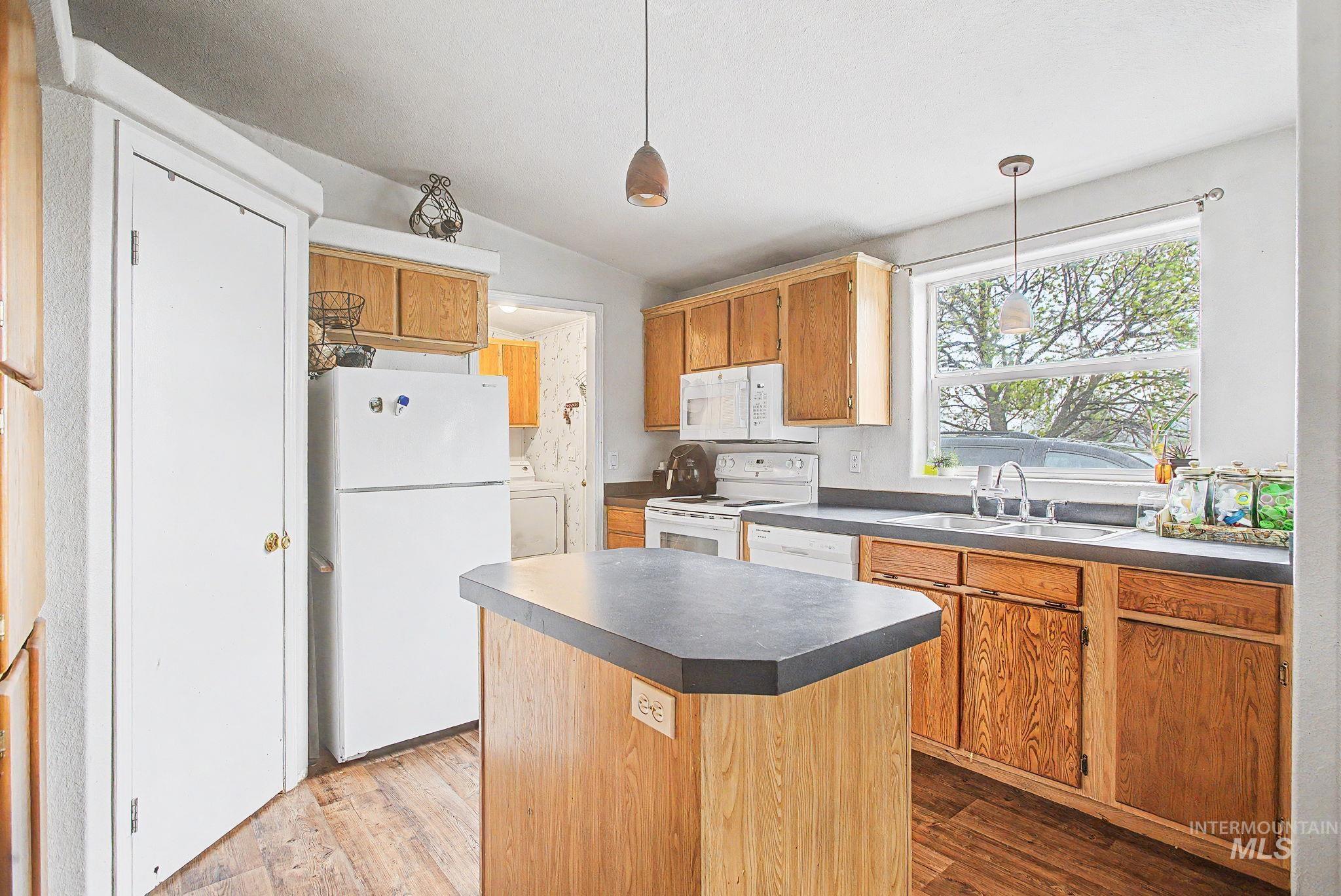 2221 Cedar Avenue, Lewiston, Idaho 83501, 3 Bedrooms, 2 Bathrooms, Residential For Sale, Price $330,000, 98982725