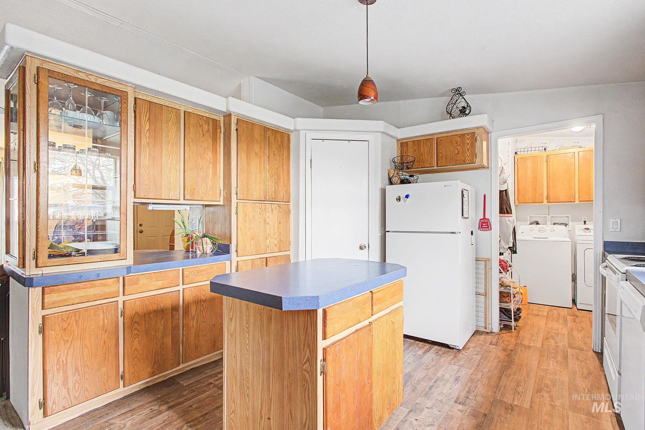 2221 Cedar Avenue, Lewiston, Idaho 83501, 3 Bedrooms, 2 Bathrooms, Residential For Sale, Price $330,000, 98982725