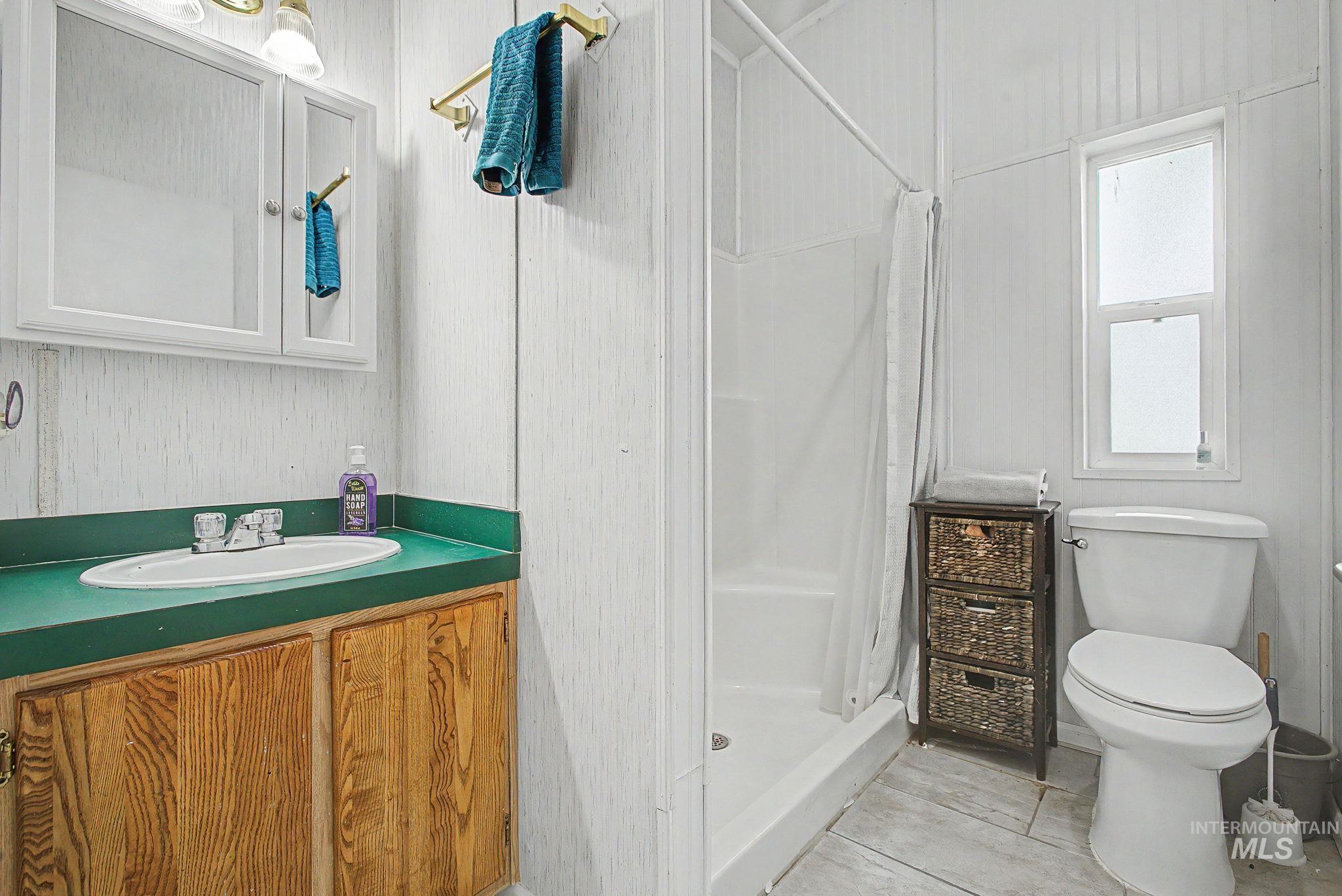 2221 Cedar Avenue, Lewiston, Idaho 83501, 3 Bedrooms, 2 Bathrooms, Residential For Sale, Price $330,000, 98982725