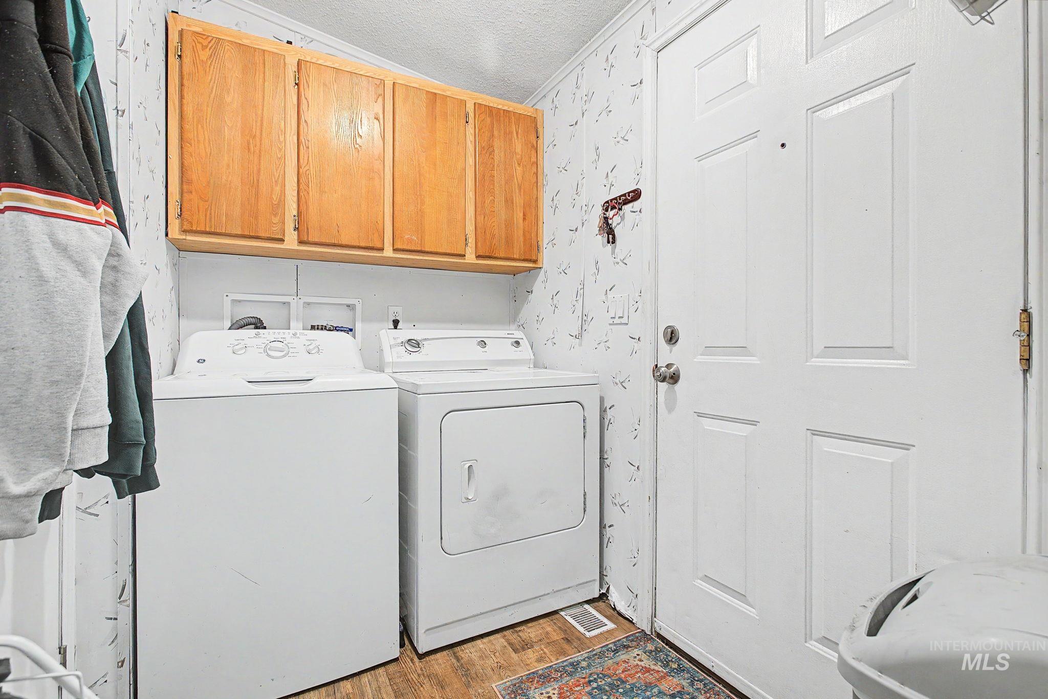 2221 Cedar Avenue, Lewiston, Idaho 83501, 3 Bedrooms, 2 Bathrooms, Residential For Sale, Price $330,000, 98982725