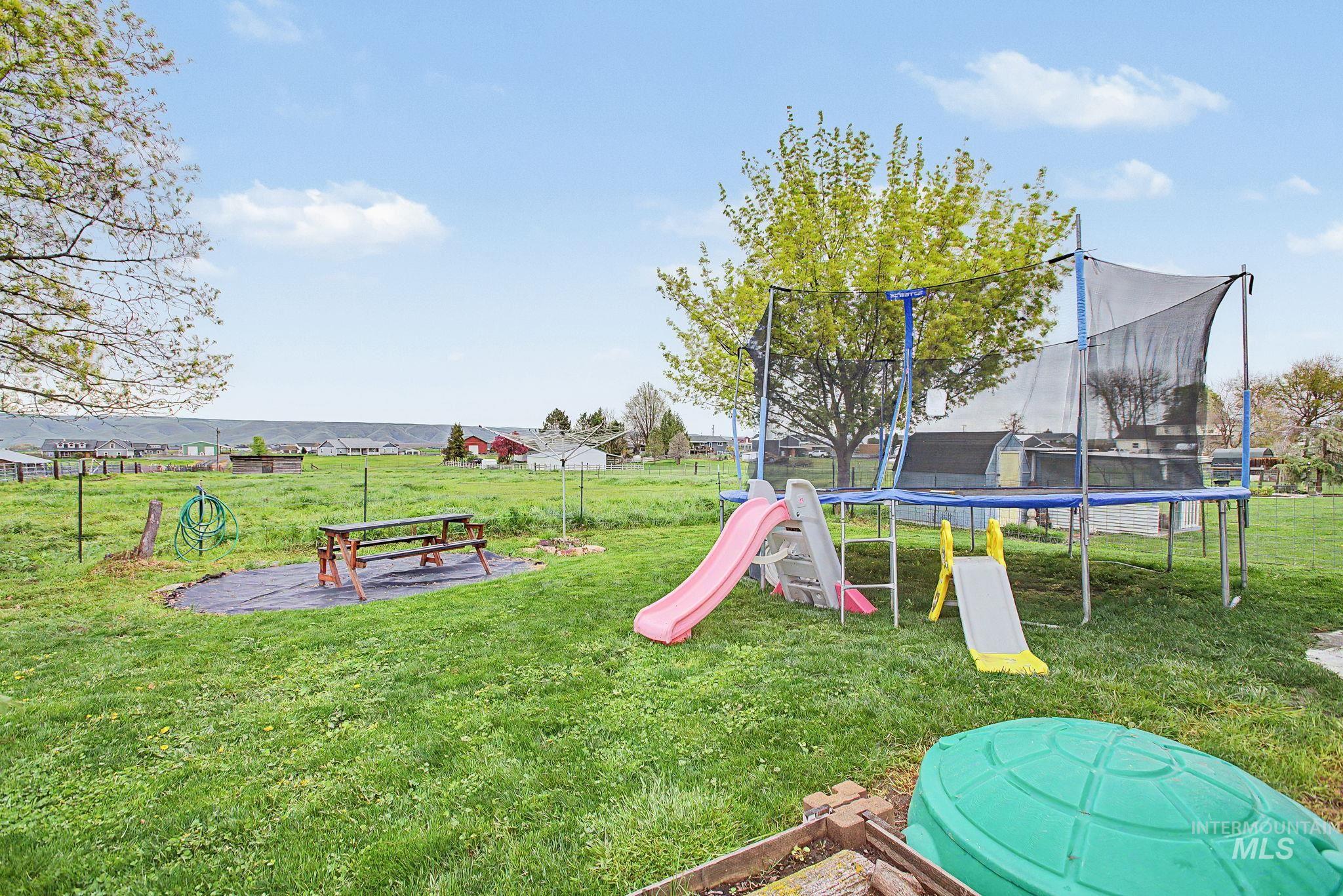 2221 Cedar Avenue, Lewiston, Idaho 83501, 3 Bedrooms, 2 Bathrooms, Residential For Sale, Price $330,000, 98982725
