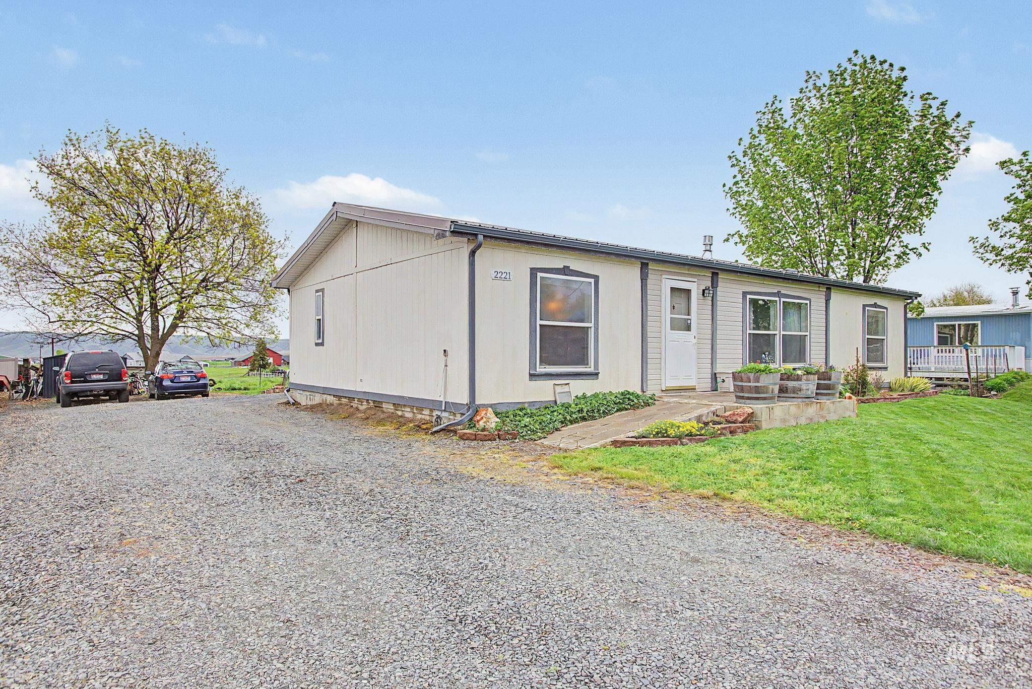 2221 Cedar Avenue, Lewiston, Idaho 83501, 3 Bedrooms, 2 Bathrooms, Residential For Sale, Price $330,000, 98982725