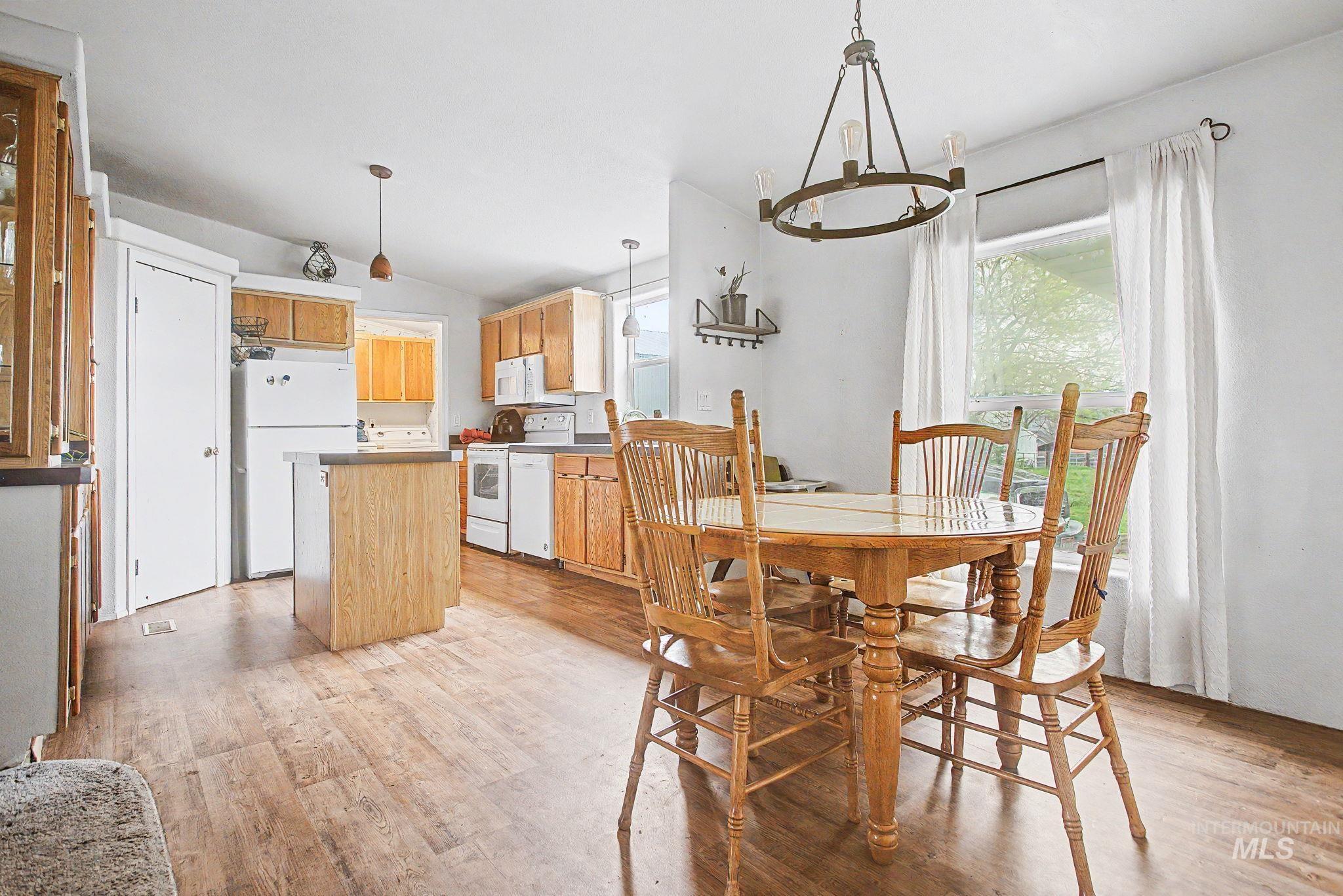 2221 Cedar Avenue, Lewiston, Idaho 83501, 3 Bedrooms, 2 Bathrooms, Residential For Sale, Price $330,000, 98982725