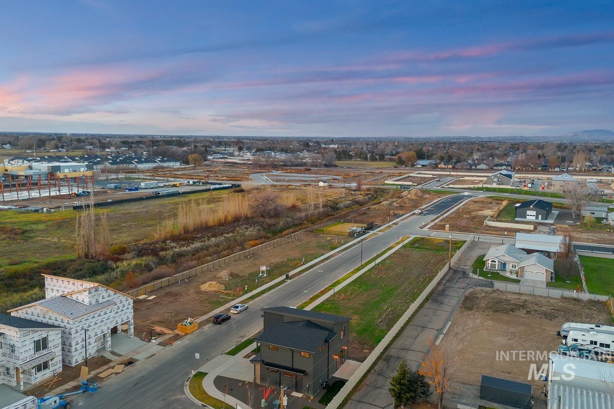 76 N Feather Reed Ave., Meridian, Idaho 83642, 3 Bedrooms, 2.5 Bathrooms, Residential For Sale, Price $589,900, 98982728