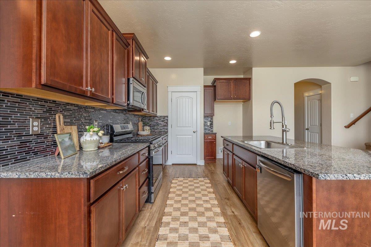 2715 E Snocreek Dr, Eagle, Idaho 83616, 5 Bedrooms, 3.5 Bathrooms, Residential For Sale, Price $838,700,MLS 98982733