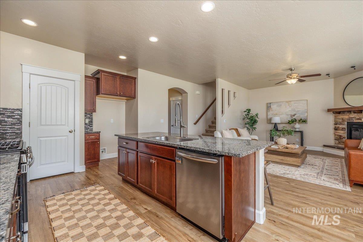 2715 E Snocreek Dr, Eagle, Idaho 83616, 5 Bedrooms, 3.5 Bathrooms, Residential For Sale, Price $838,700,MLS 98982733