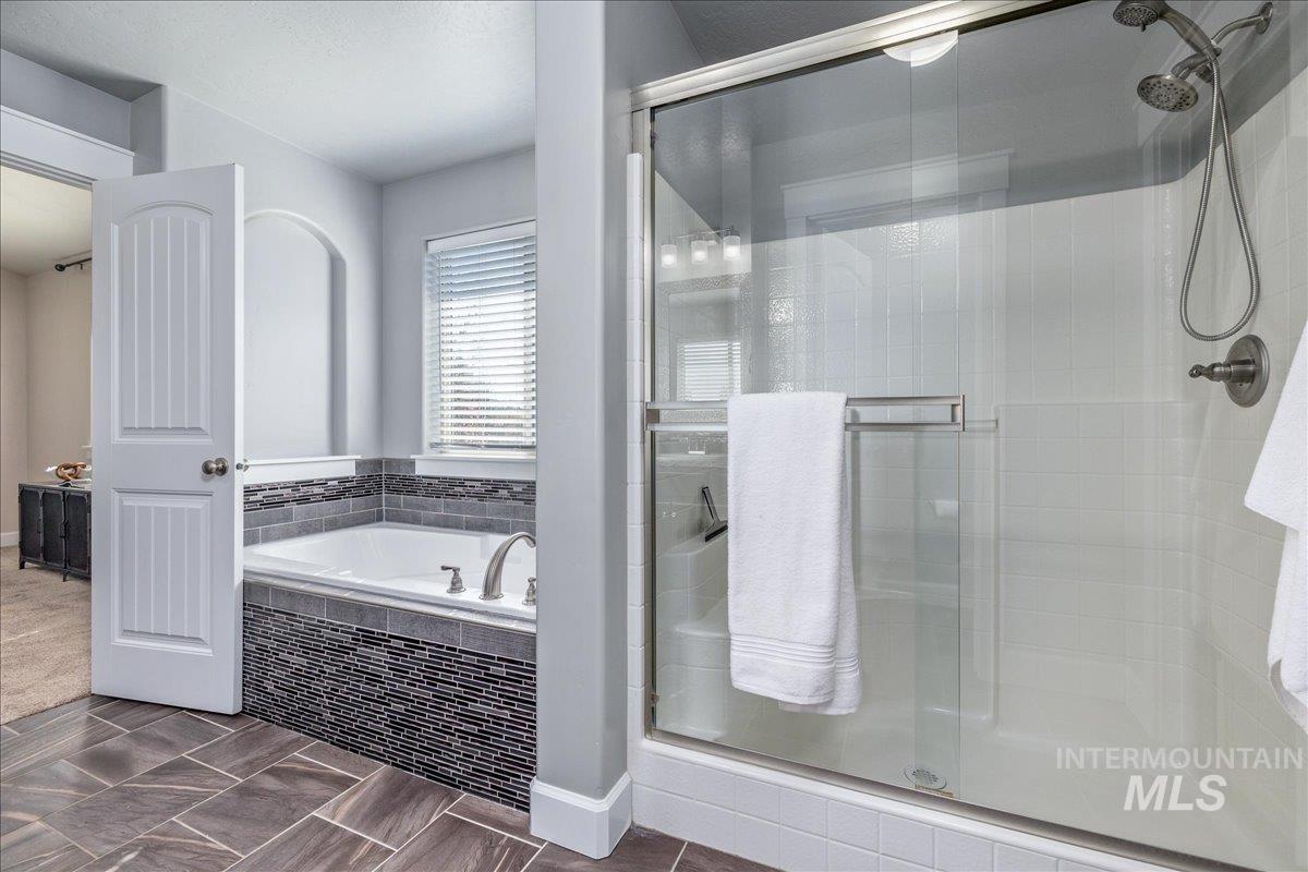 2715 E Snocreek Dr, Eagle, Idaho 83616, 5 Bedrooms, 3.5 Bathrooms, Residential For Sale, Price $838,700,MLS 98982733