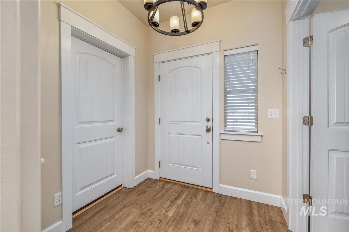 2715 E Snocreek Dr, Eagle, Idaho 83616, 5 Bedrooms, 3.5 Bathrooms, Residential For Sale, Price $838,700,MLS 98982733