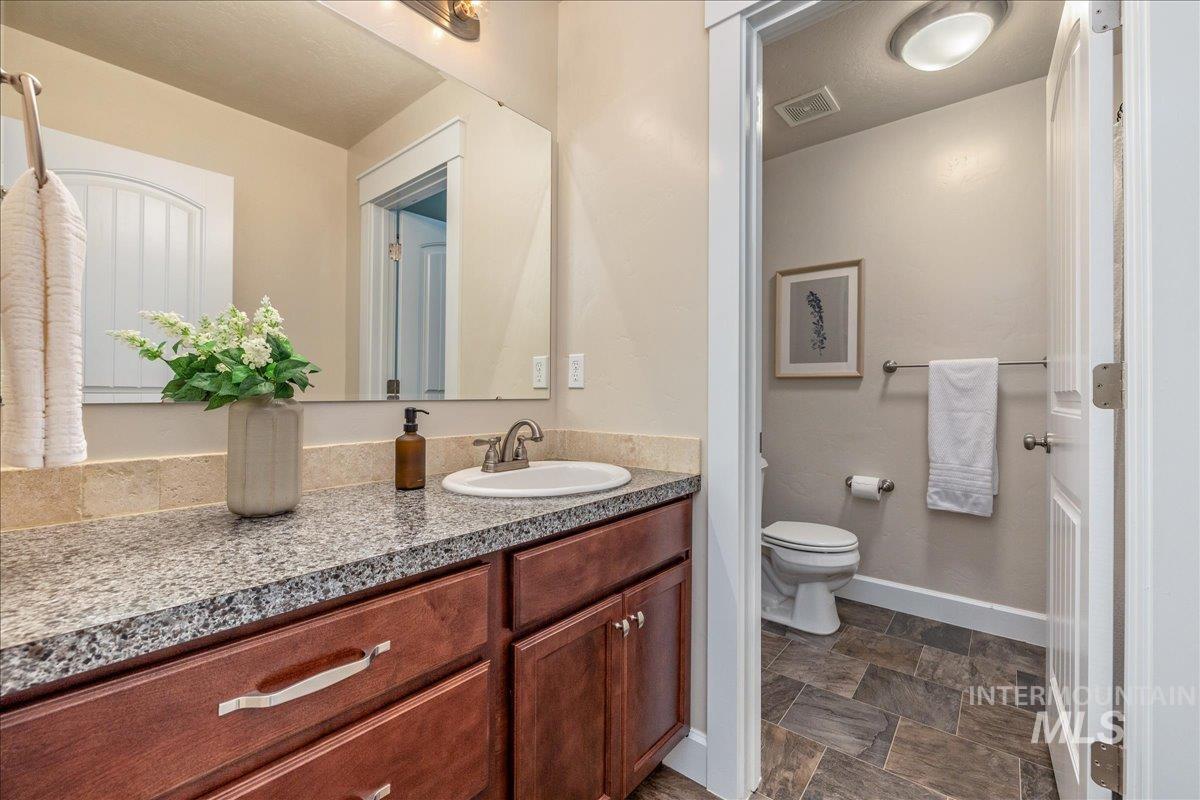 2715 E Snocreek Dr, Eagle, Idaho 83616, 5 Bedrooms, 3.5 Bathrooms, Residential For Sale, Price $838,700,MLS 98982733