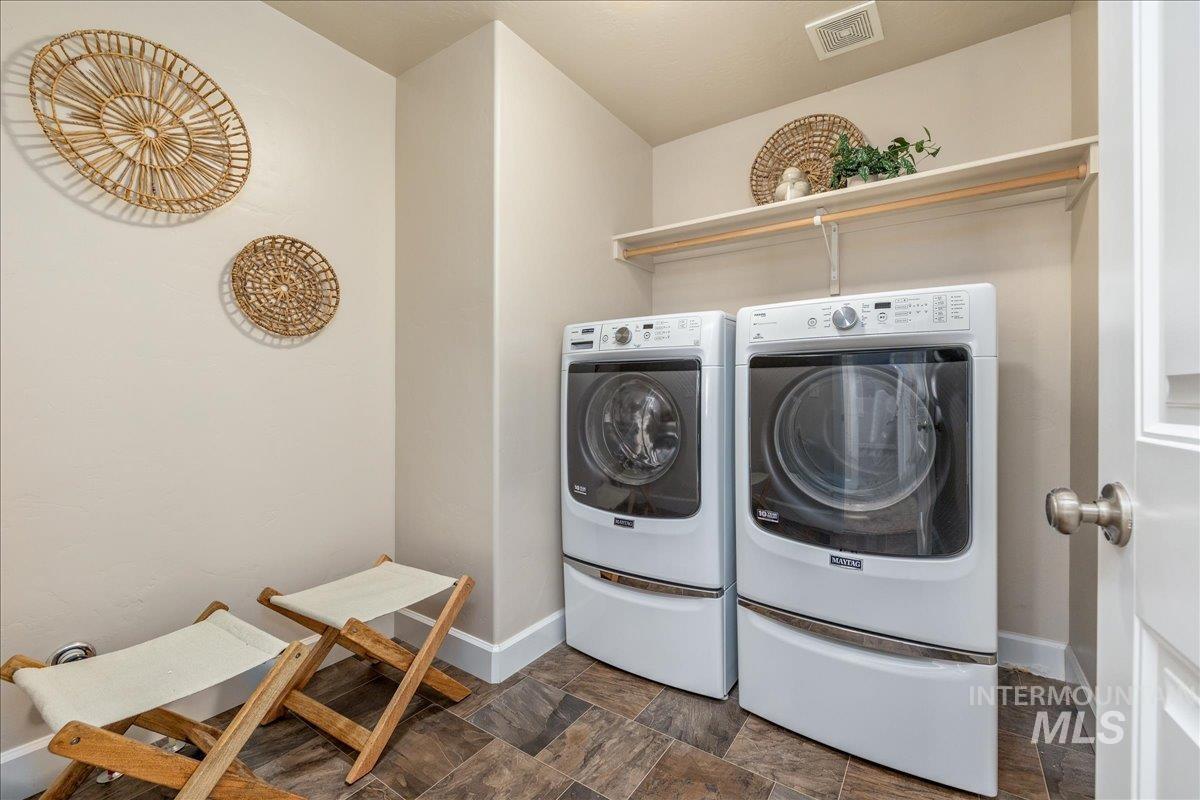 2715 E Snocreek Dr, Eagle, Idaho 83616, 5 Bedrooms, 3.5 Bathrooms, Residential For Sale, Price $838,700,MLS 98982733