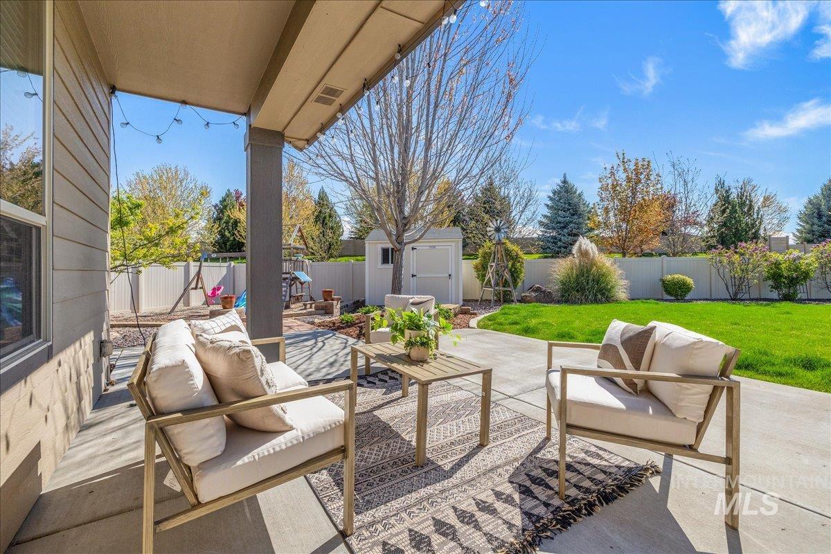 2715 E Snocreek Dr, Eagle, Idaho 83616, 5 Bedrooms, 3.5 Bathrooms, Residential For Sale, Price $838,700,MLS 98982733