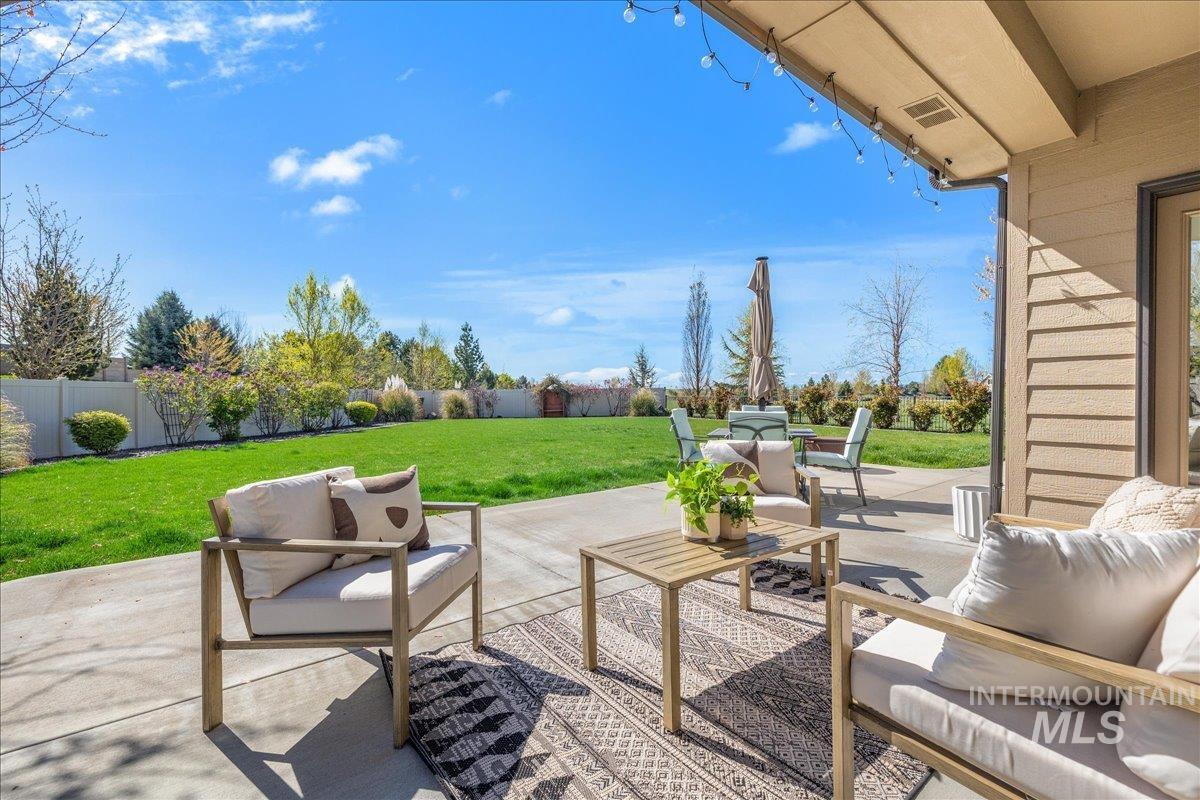 2715 E Snocreek Dr, Eagle, Idaho 83616, 5 Bedrooms, 3.5 Bathrooms, Residential For Sale, Price $838,700,MLS 98982733