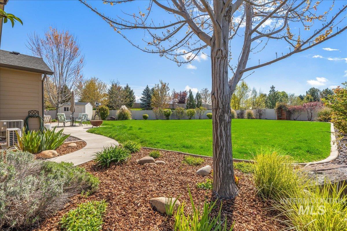 2715 E Snocreek Dr, Eagle, Idaho 83616, 5 Bedrooms, 3.5 Bathrooms, Residential For Sale, Price $838,700,MLS 98982733