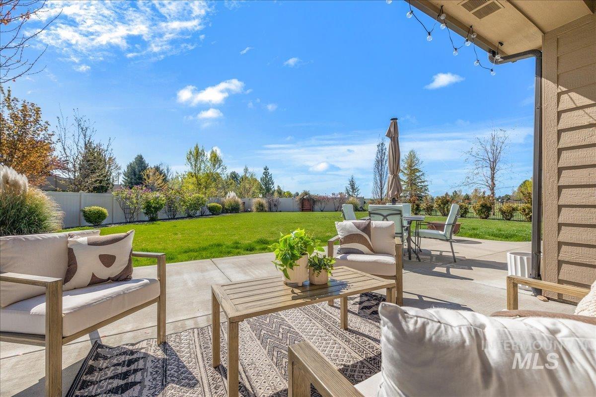 2715 E Snocreek Dr, Eagle, Idaho 83616, 5 Bedrooms, 3.5 Bathrooms, Residential For Sale, Price $838,700,MLS 98982733