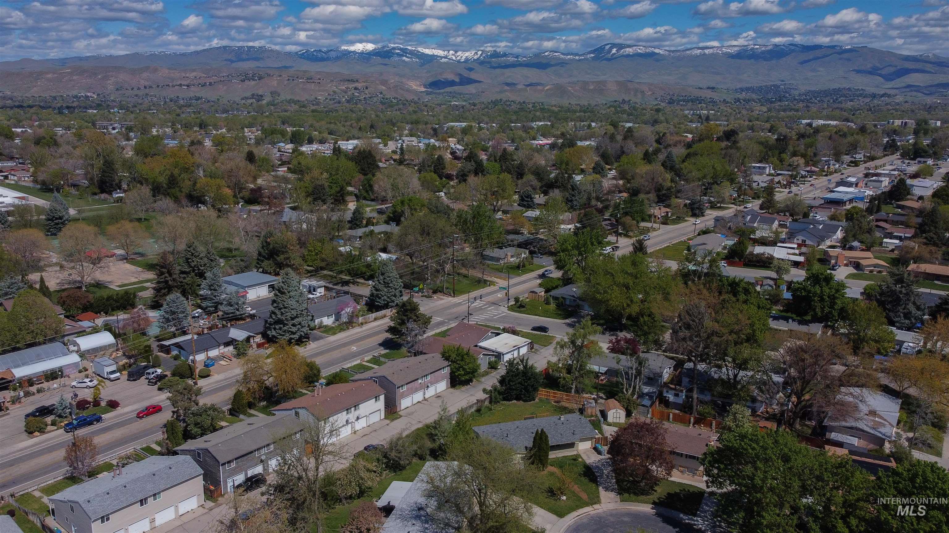 7077 W Ustick, Boise, Idaho 83704, 3 Bedrooms, 1.5 Bathrooms, Residential Income For Sale, Price $549,000, 98982735