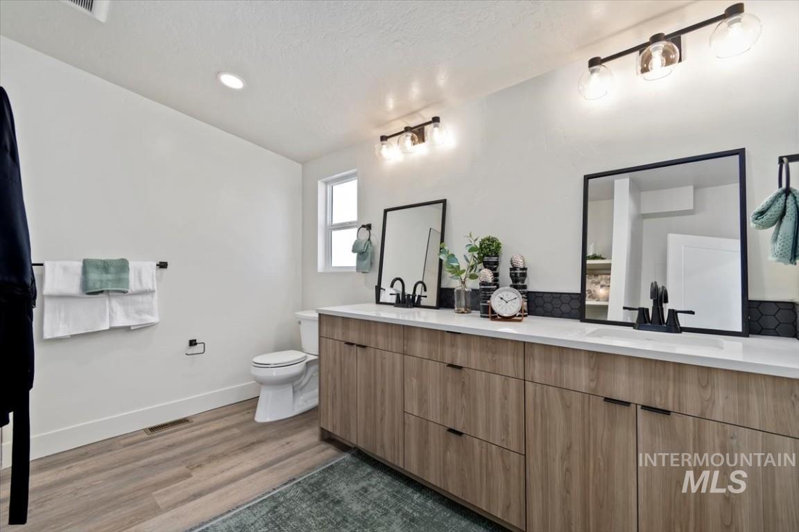 362 & 366 W London St, Middleton, Idaho 83644, 2 Bedrooms, 2 Bathrooms, Residential Income For Sale, Price $509,000,MLS 98982736