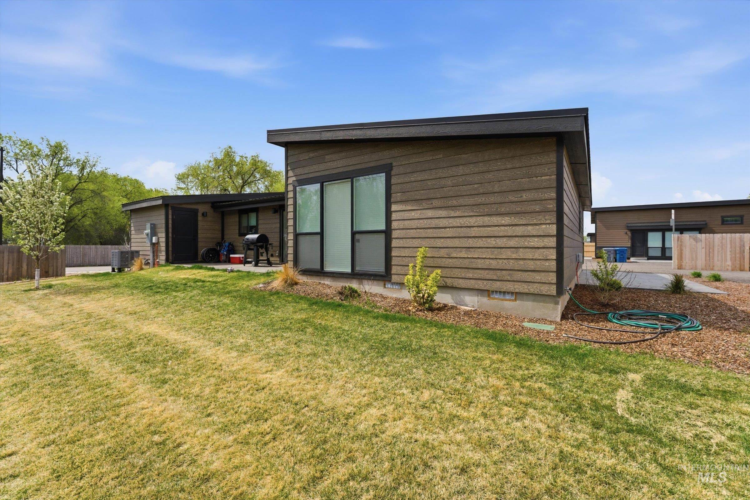 362 & 366 W London St, Middleton, Idaho 83644, 2 Bedrooms, 2 Bathrooms, Residential Income For Sale, Price $509,000,MLS 98982736