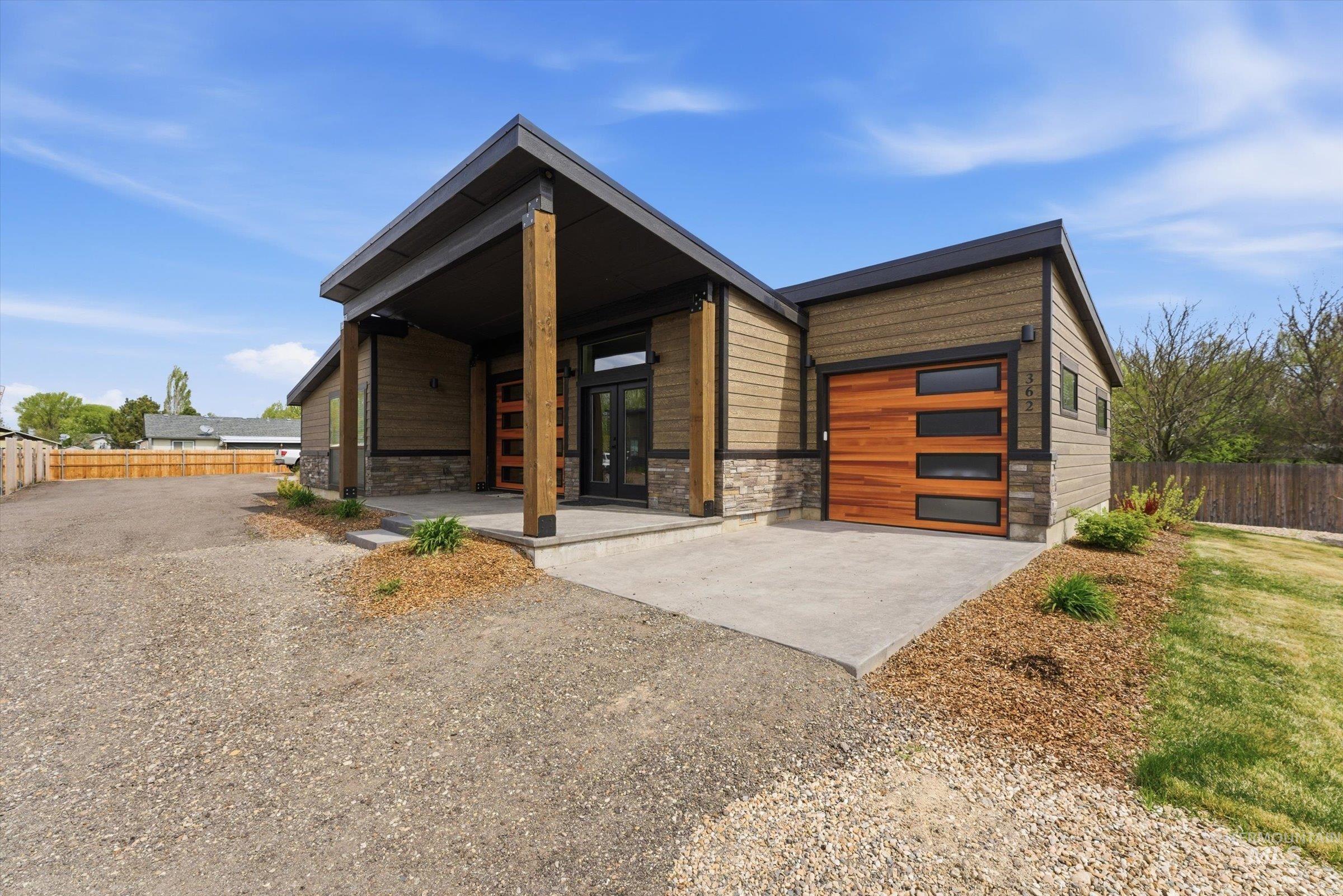 362 & 366 W London St, Middleton, Idaho 83644, 2 Bedrooms, 2 Bathrooms, Residential Income For Sale, Price $509,000,MLS 98982736