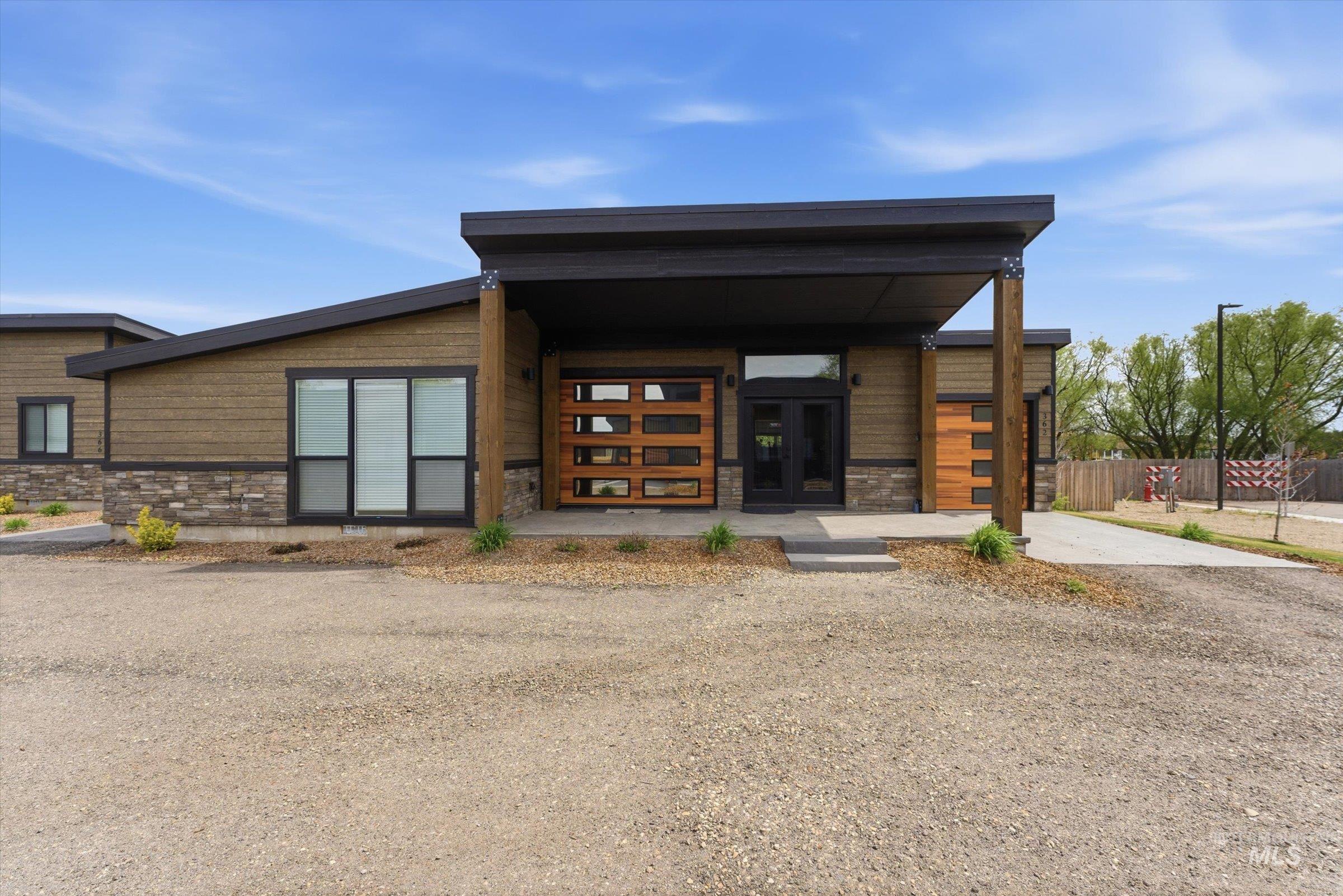 362 & 366 W London St, Middleton, Idaho 83644, 2 Bedrooms, 2 Bathrooms, Residential Income For Sale, Price $509,000,MLS 98982736