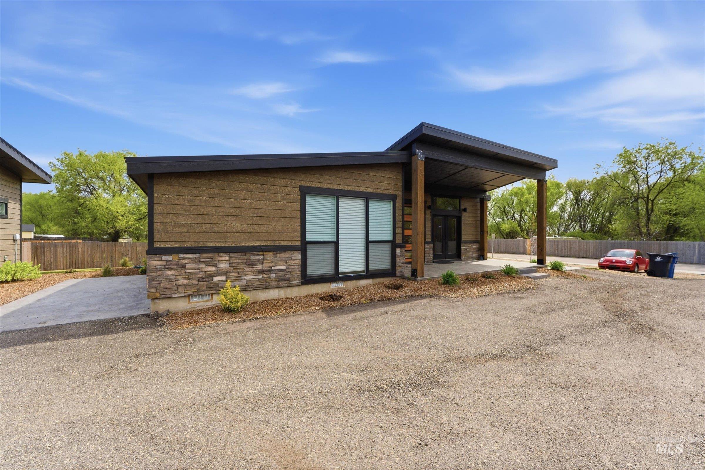 362 & 366 W London St, Middleton, Idaho 83644, 2 Bedrooms, 2 Bathrooms, Residential Income For Sale, Price $509,000,MLS 98982736