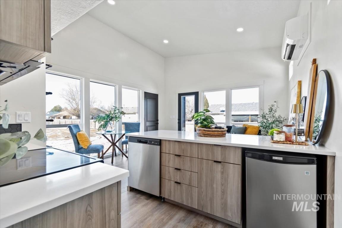 362 & 366 W London St, Middleton, Idaho 83644, 2 Bedrooms, 2 Bathrooms, Residential Income For Sale, Price $509,000,MLS 98982736