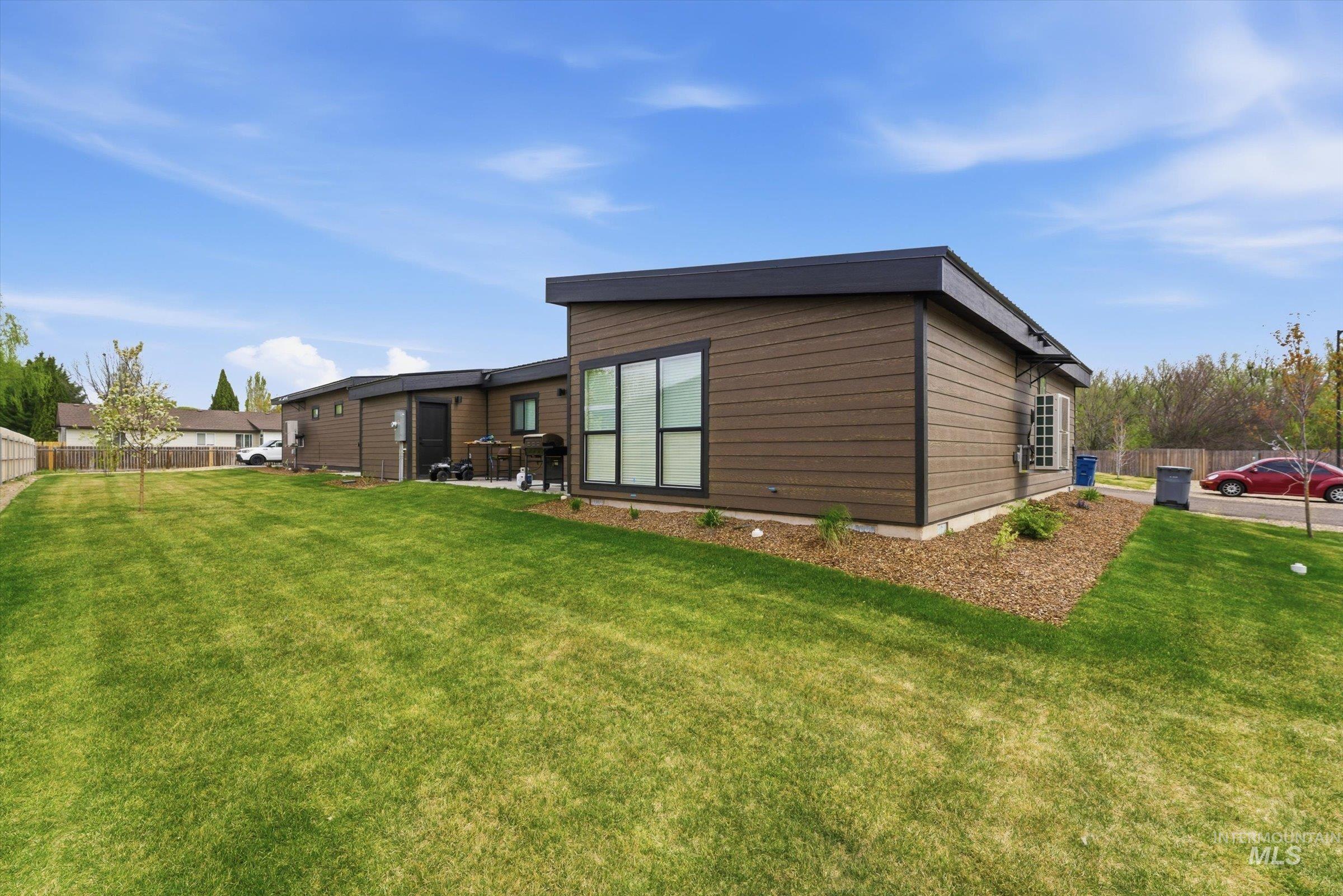 384 & 388 W London St, Middleton, Idaho 83644, 2 Bedrooms, 2 Bathrooms, Residential Income For Sale, Price $509,900,MLS 98982737