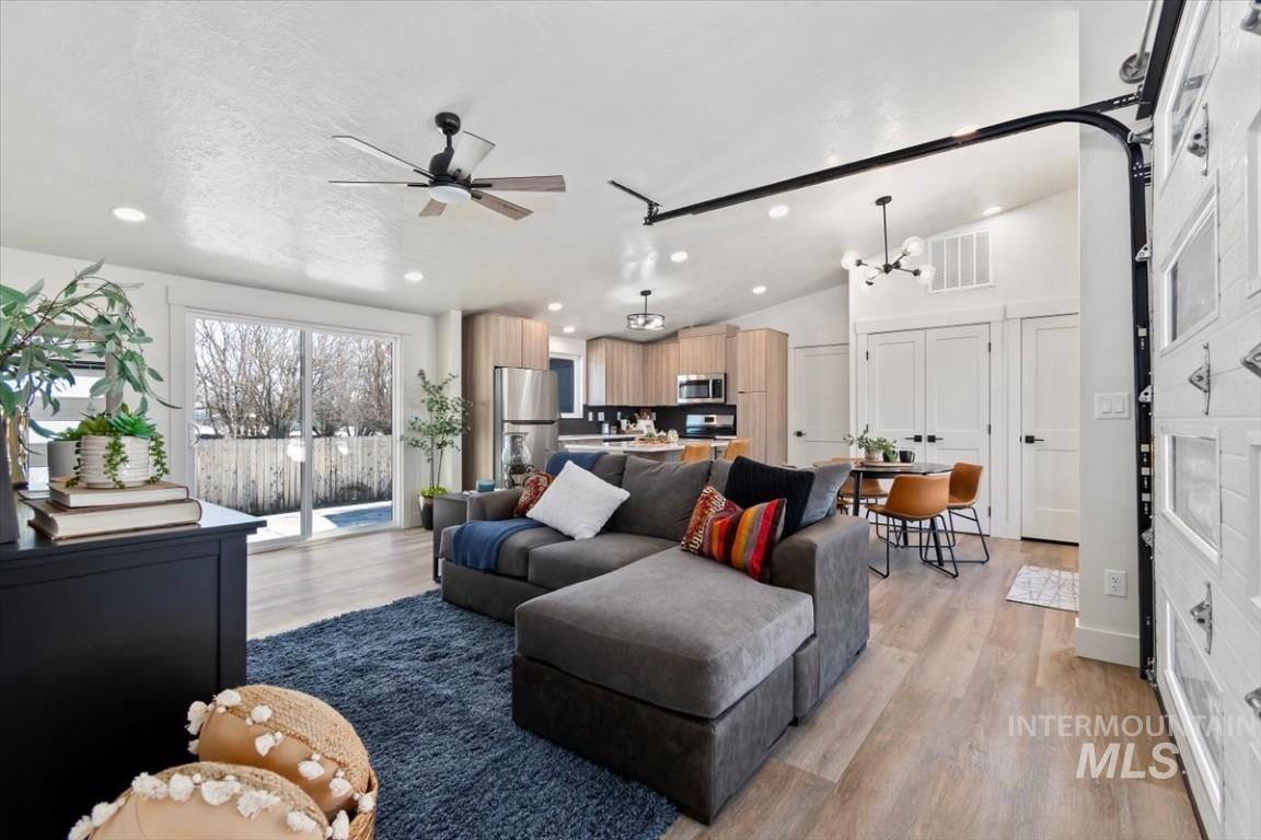 384 & 388 W London St, Middleton, Idaho 83644, 2 Bedrooms, 2 Bathrooms, Residential Income For Sale, Price $509,900,MLS 98982737