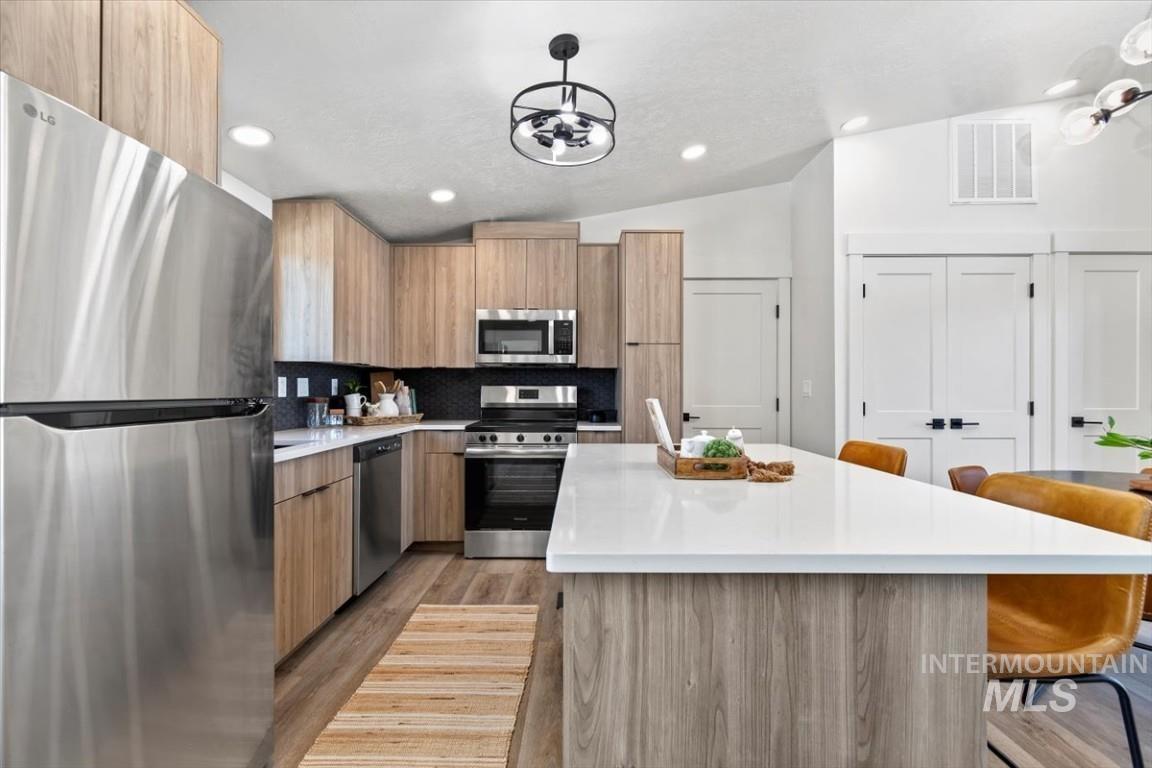 384 & 388 W London St, Middleton, Idaho 83644, 2 Bedrooms, 2 Bathrooms, Residential Income For Sale, Price $509,900,MLS 98982737