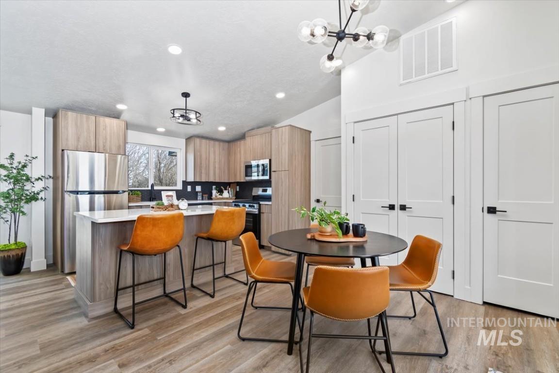 384 & 388 W London St, Middleton, Idaho 83644, 2 Bedrooms, 2 Bathrooms, Residential Income For Sale, Price $509,900,MLS 98982737