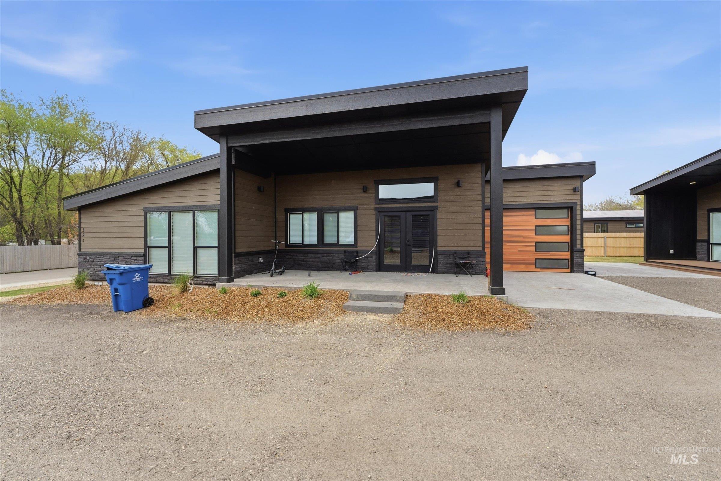 384 & 388 W London St, Middleton, Idaho 83644, 2 Bedrooms, 2 Bathrooms, Residential Income For Sale, Price $509,900,MLS 98982737