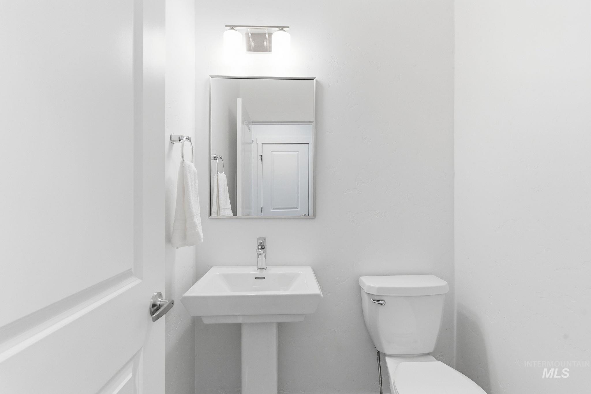 522 Diamond Ln., Emmett, Idaho 83617, 3 Bedrooms, 2.5 Bathrooms, Residential Income For Sale, Price $410,000,MLS 98982745