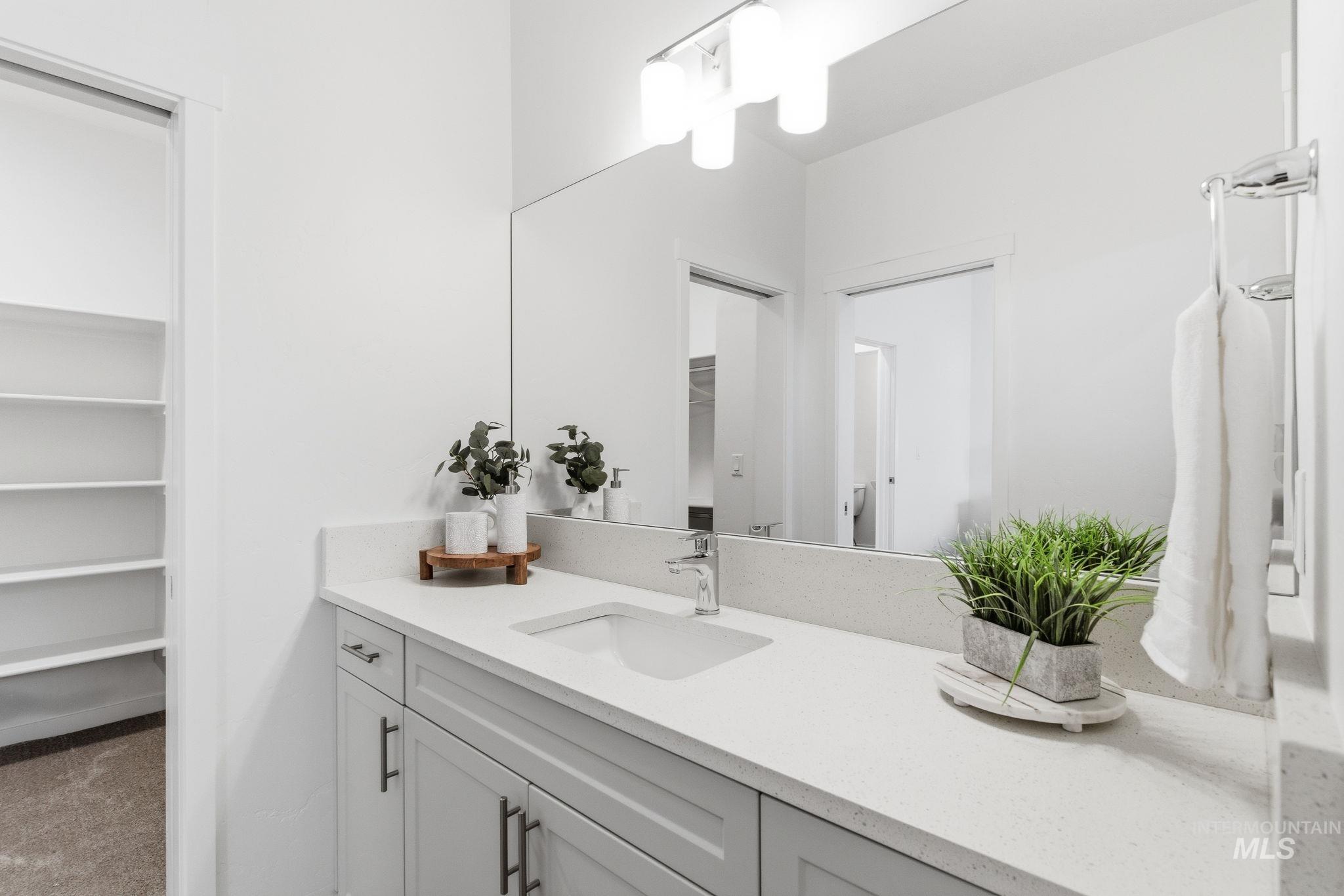 522 Diamond Ln., Emmett, Idaho 83617, 3 Bedrooms, 2.5 Bathrooms, Residential Income For Sale, Price $410,000,MLS 98982745