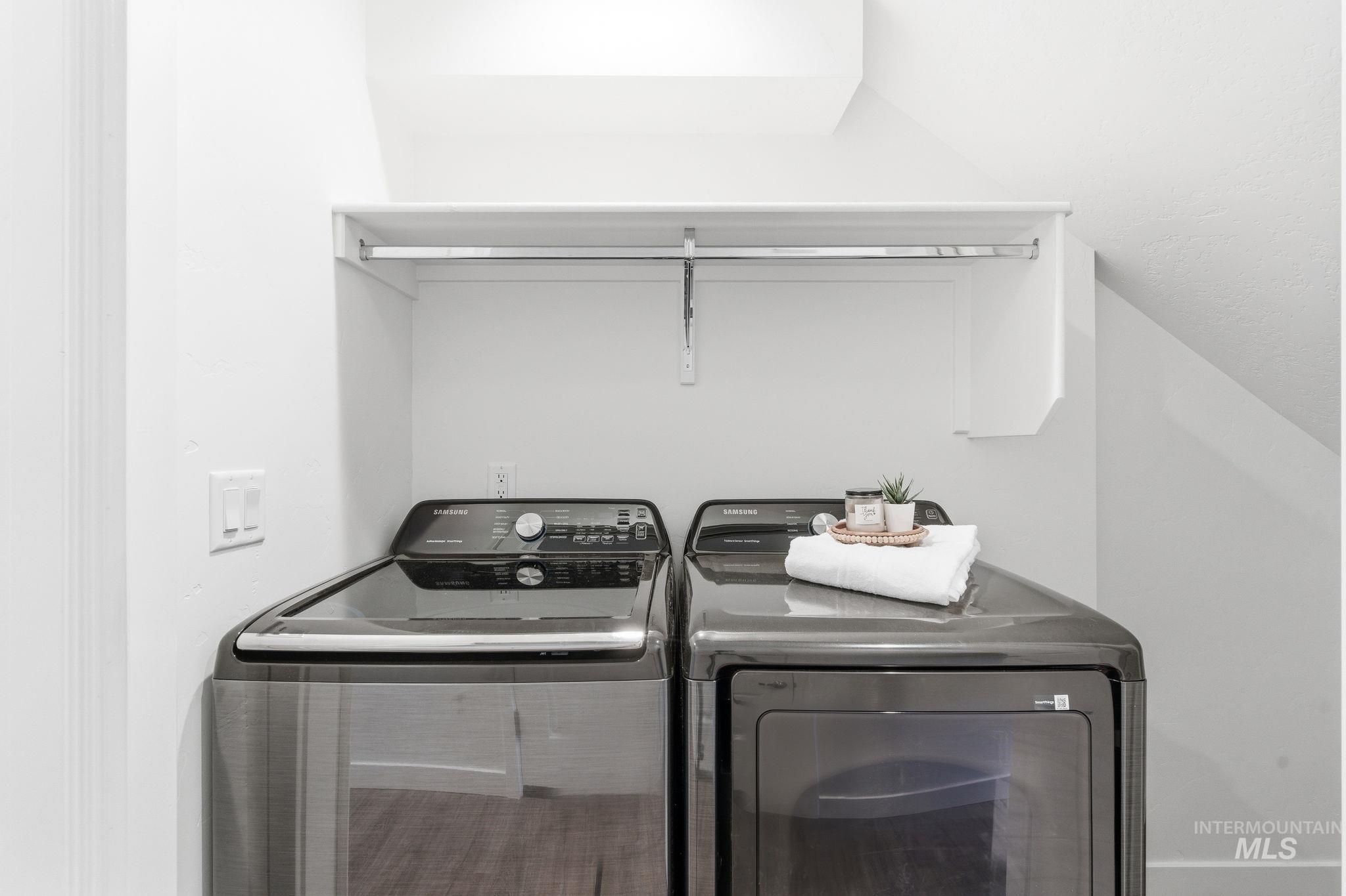 522 Diamond Ln., Emmett, Idaho 83617, 3 Bedrooms, 2.5 Bathrooms, Residential Income For Sale, Price $410,000,MLS 98982745