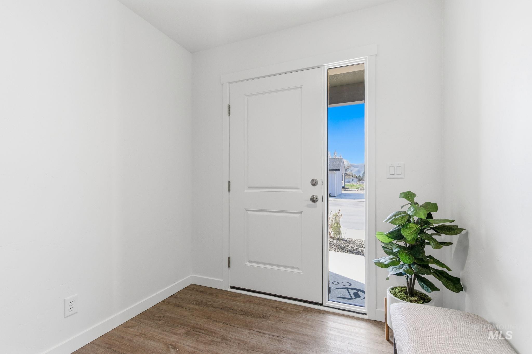 522 Diamond Ln., Emmett, Idaho 83617, 3 Bedrooms, 2.5 Bathrooms, Residential Income For Sale, Price $410,000,MLS 98982745