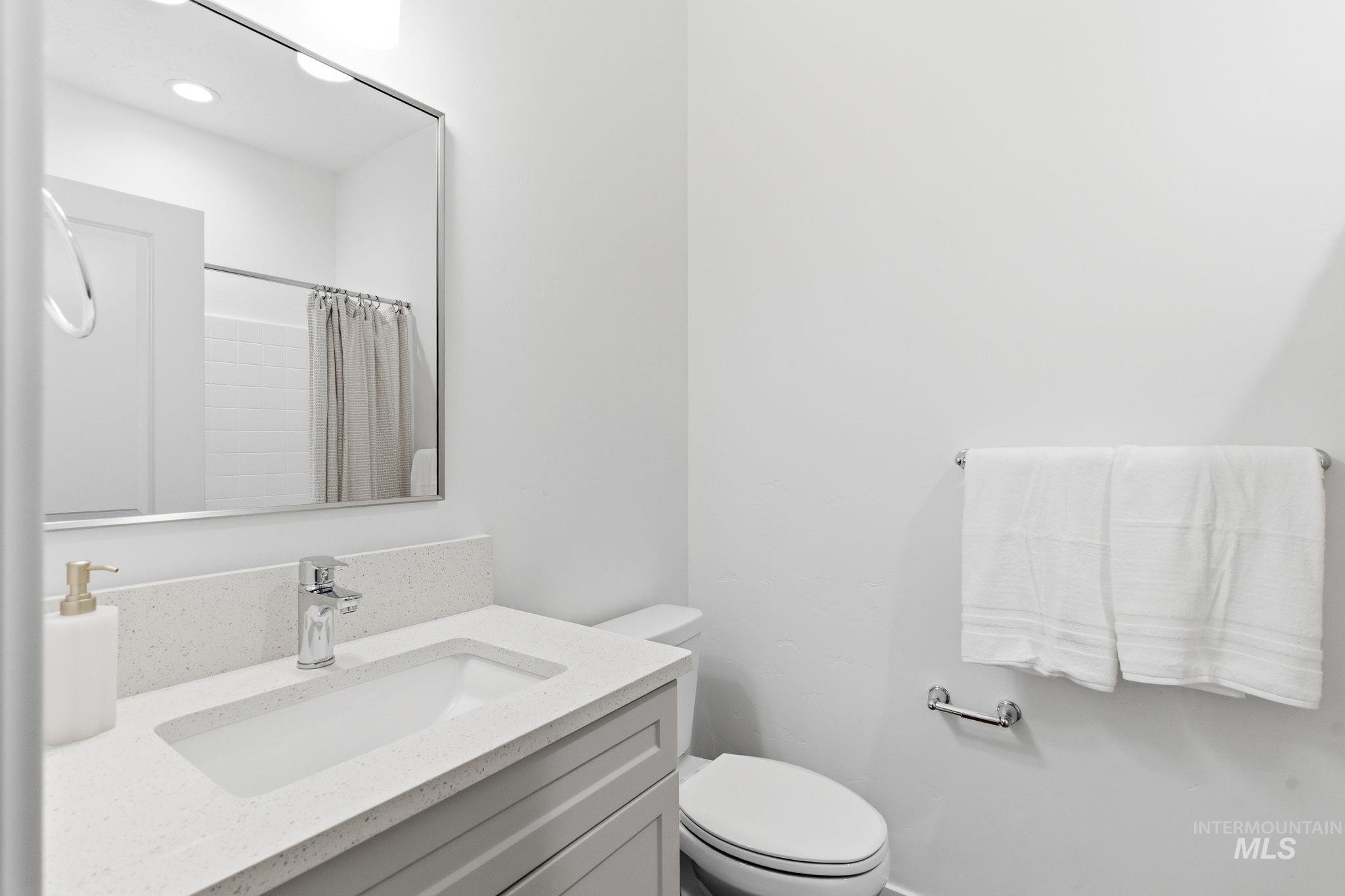 522 Diamond Ln., Emmett, Idaho 83617, 3 Bedrooms, 2.5 Bathrooms, Residential Income For Sale, Price $410,000,MLS 98982745